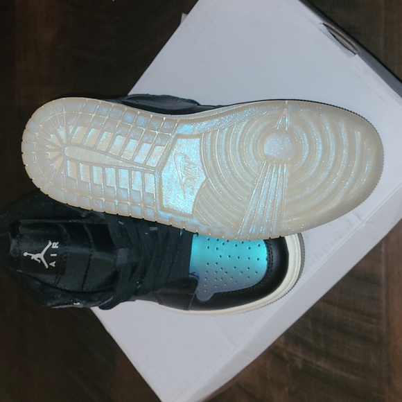 Mint Condition Womens Air Jordan 1 Mid Black and Pale Ivory Sneakers - Picture 7 of 8